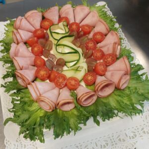 Voileipäkakku kinkku